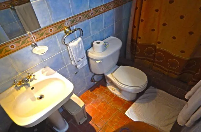 Hotel Suite Colonial Santo Domingo room bathroom